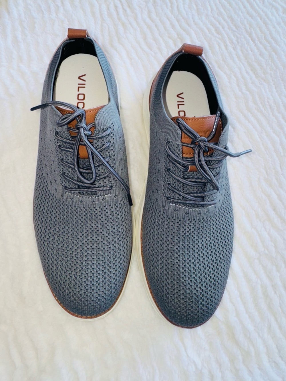 Vilocy Grey Knit Men's Casual Sneakers with Brown Accents - Picture 3 of 6
